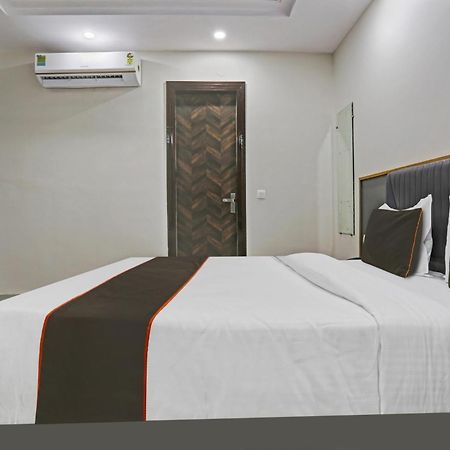 Отель Townhouse Vip Grand Дели Экстерьер фото
