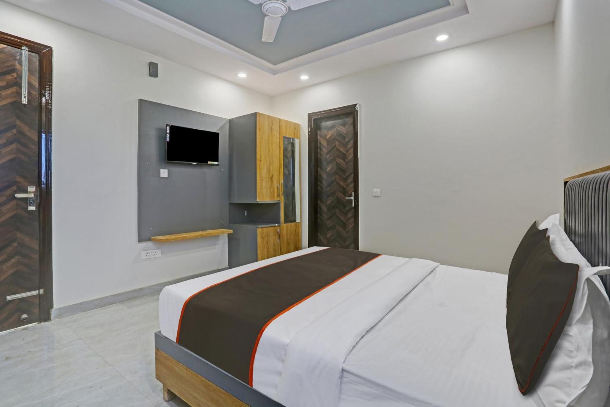 Отель Townhouse Vip Grand Дели Экстерьер фото