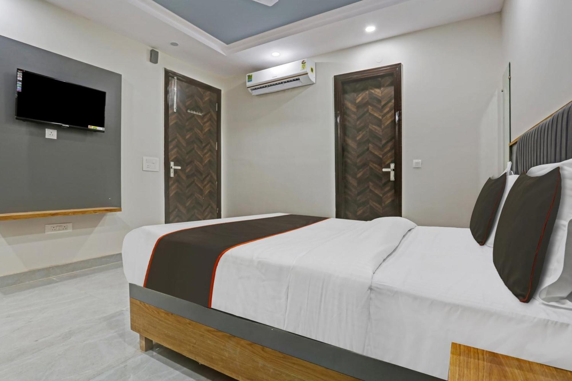 Отель Townhouse Vip Grand Дели Экстерьер фото