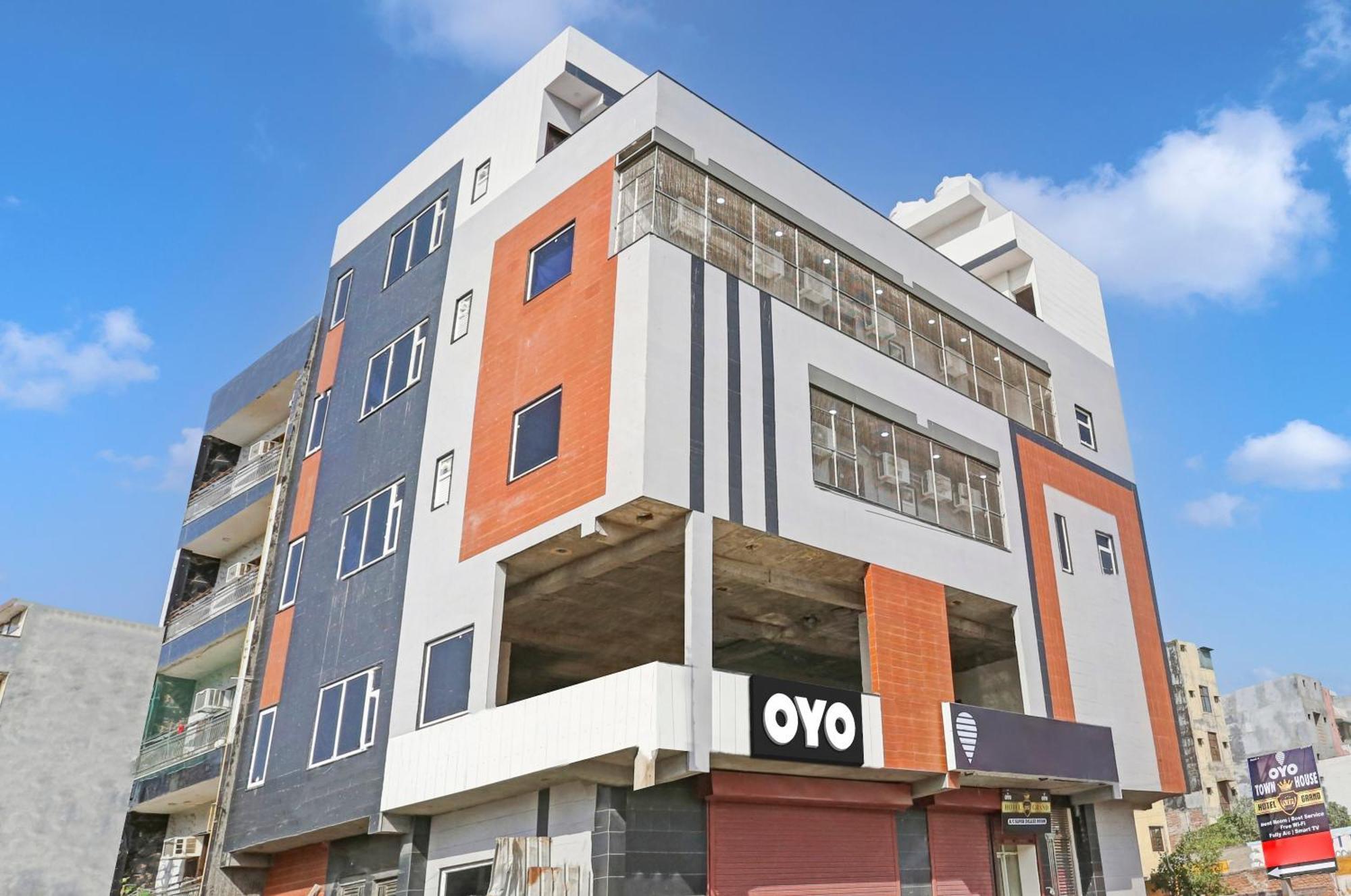 Отель Townhouse Vip Grand Дели Экстерьер фото