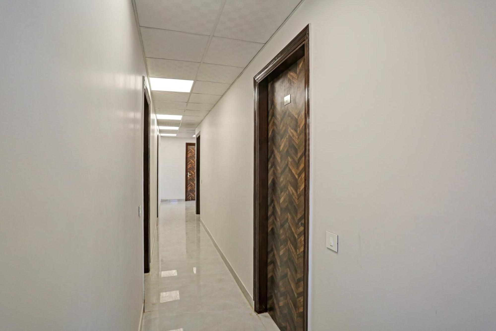 Отель Townhouse Vip Grand Дели Экстерьер фото