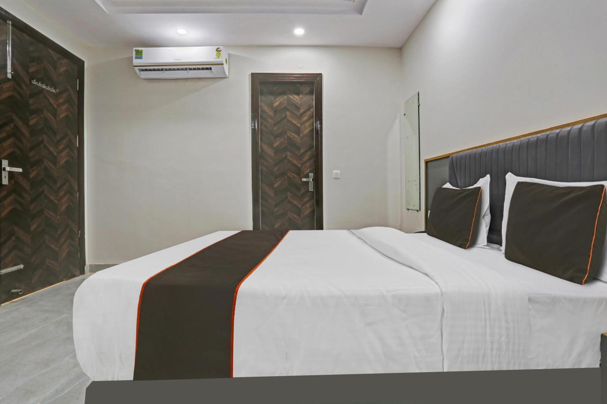 Отель Townhouse Vip Grand Дели Экстерьер фото