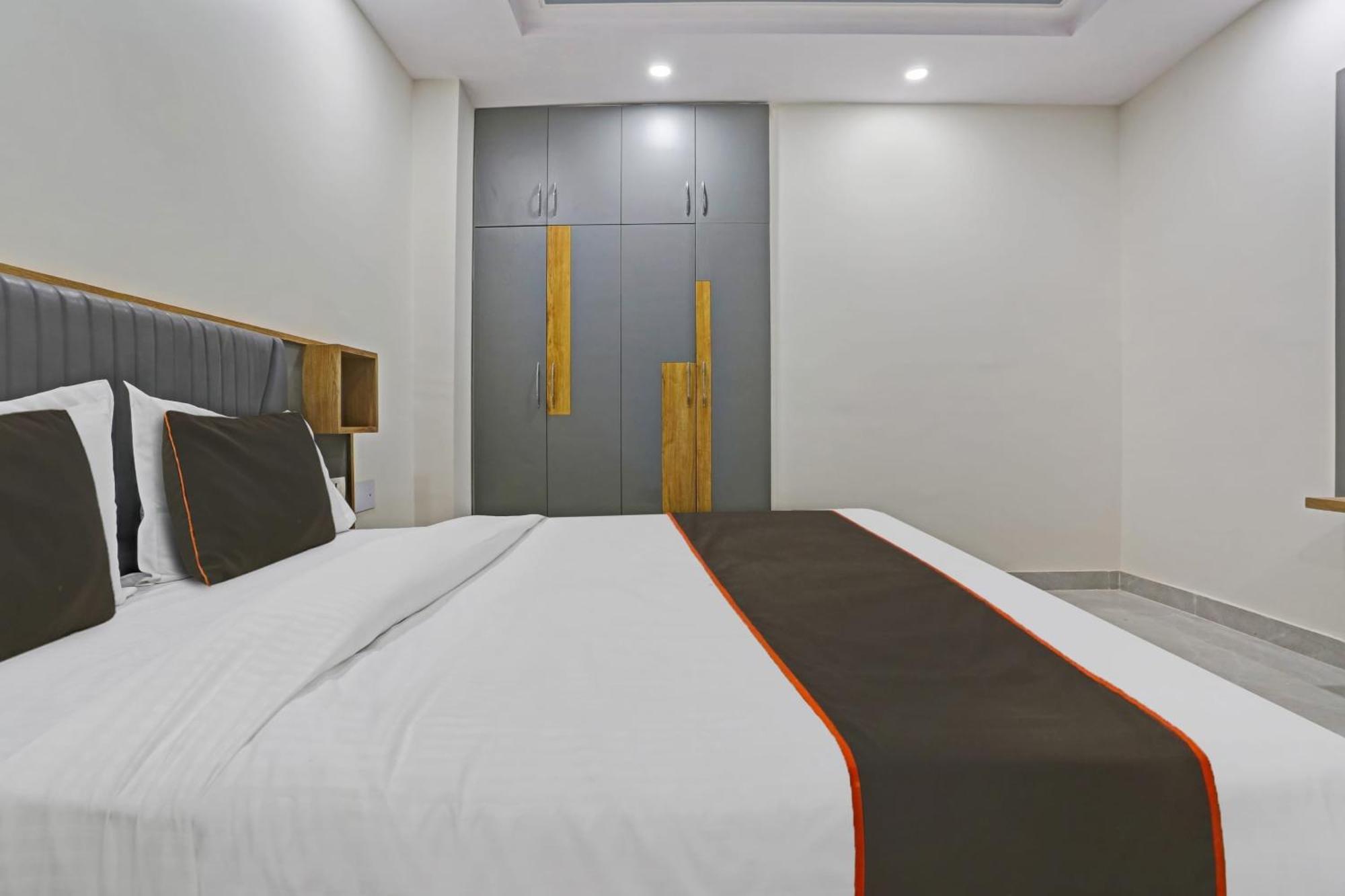 Отель Townhouse Vip Grand Дели Экстерьер фото