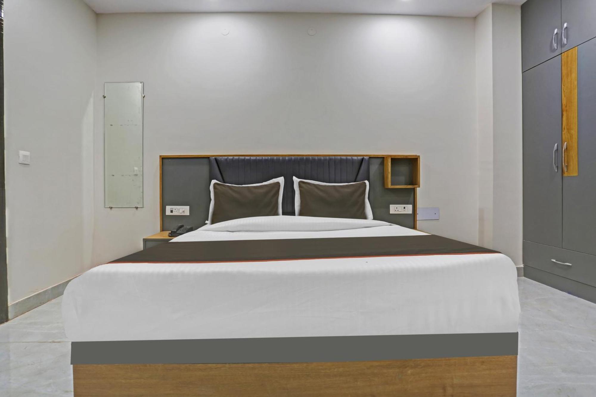 Отель Townhouse Vip Grand Дели Экстерьер фото