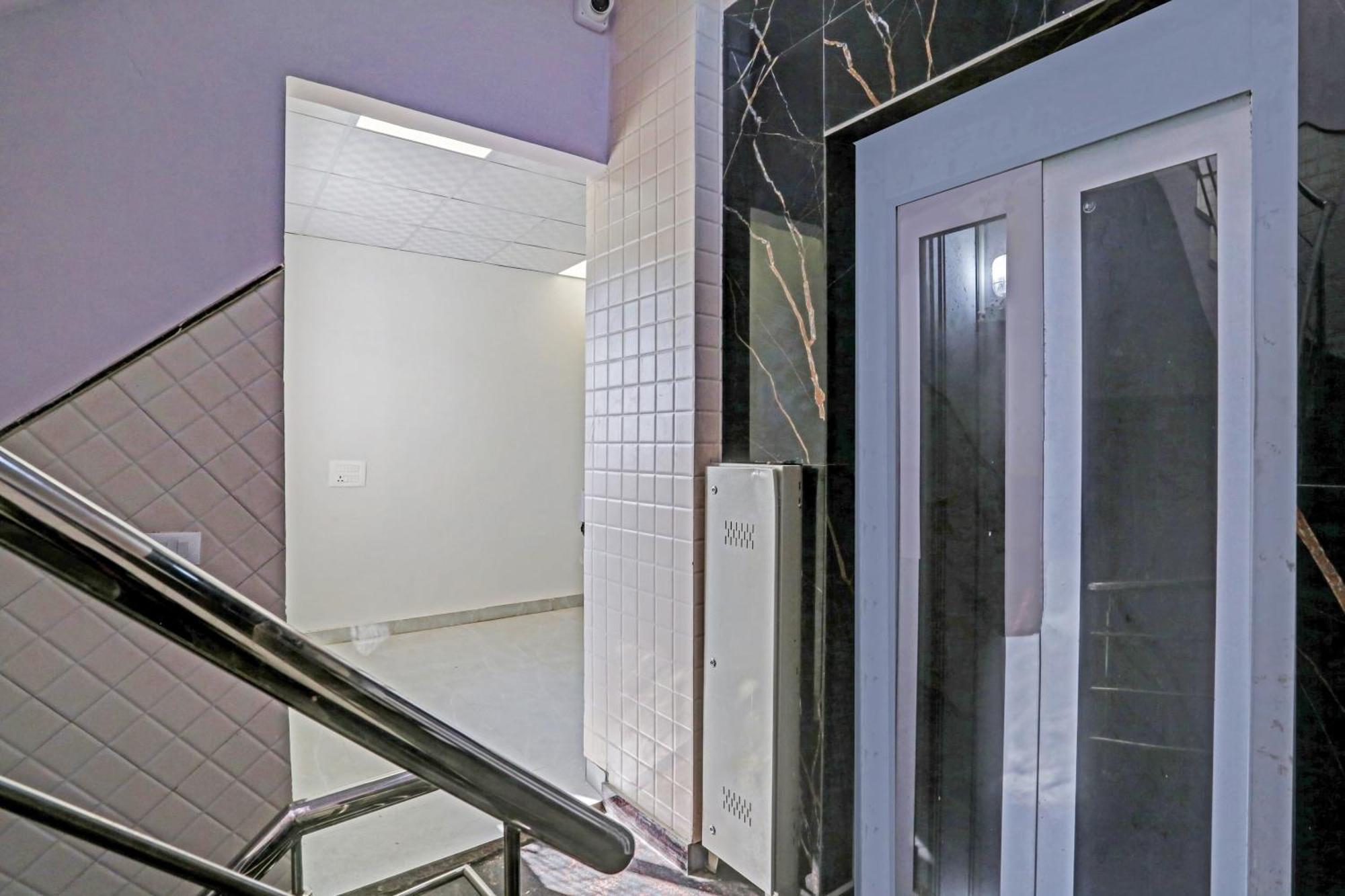 Отель Townhouse Vip Grand Дели Экстерьер фото